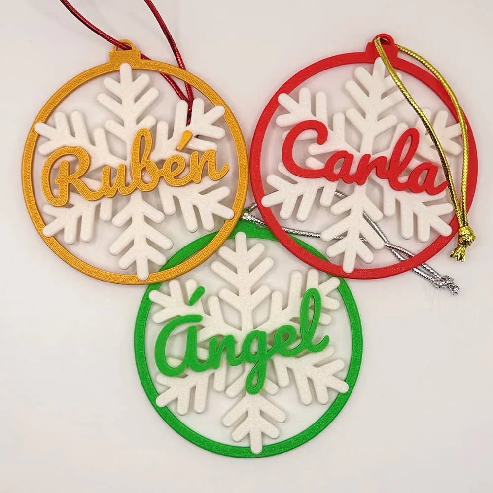 Bola de Navidad calada impresa en 3D con nombre
