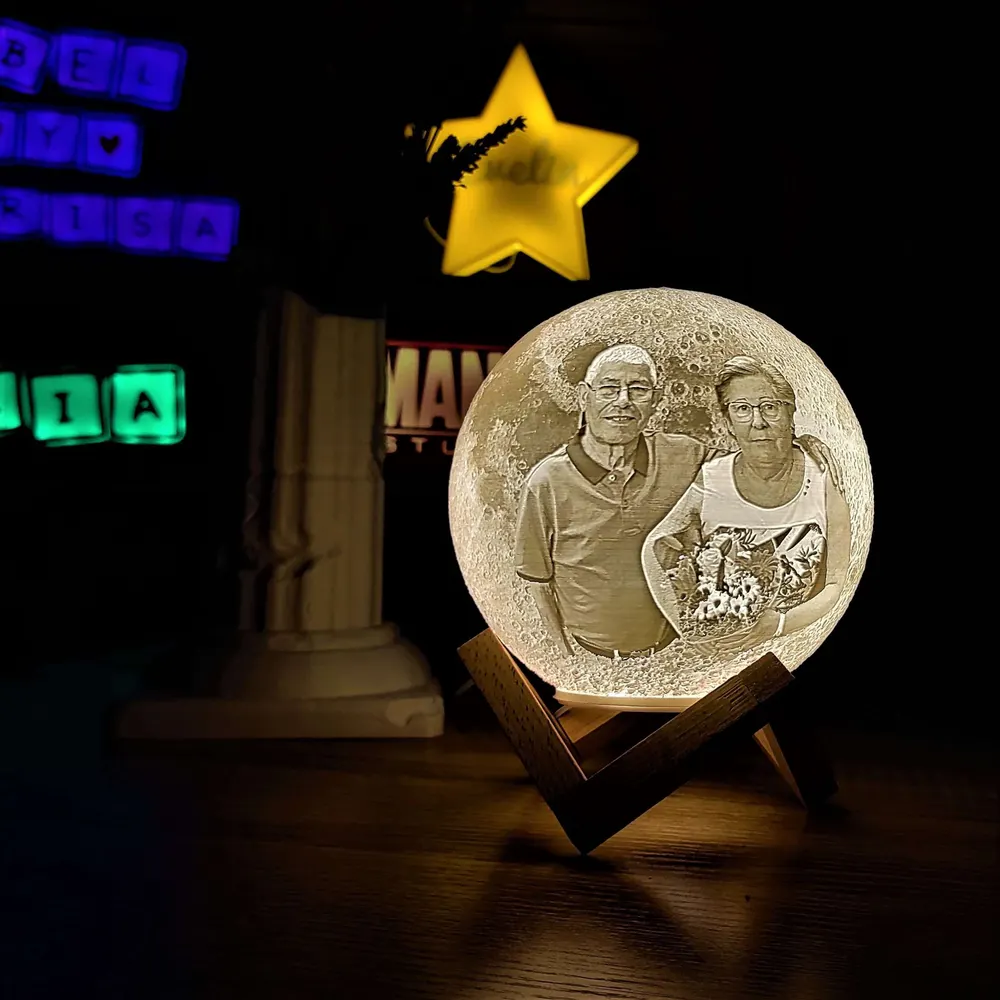 Lámpara luna impresa en 3D y personalizada con nombre